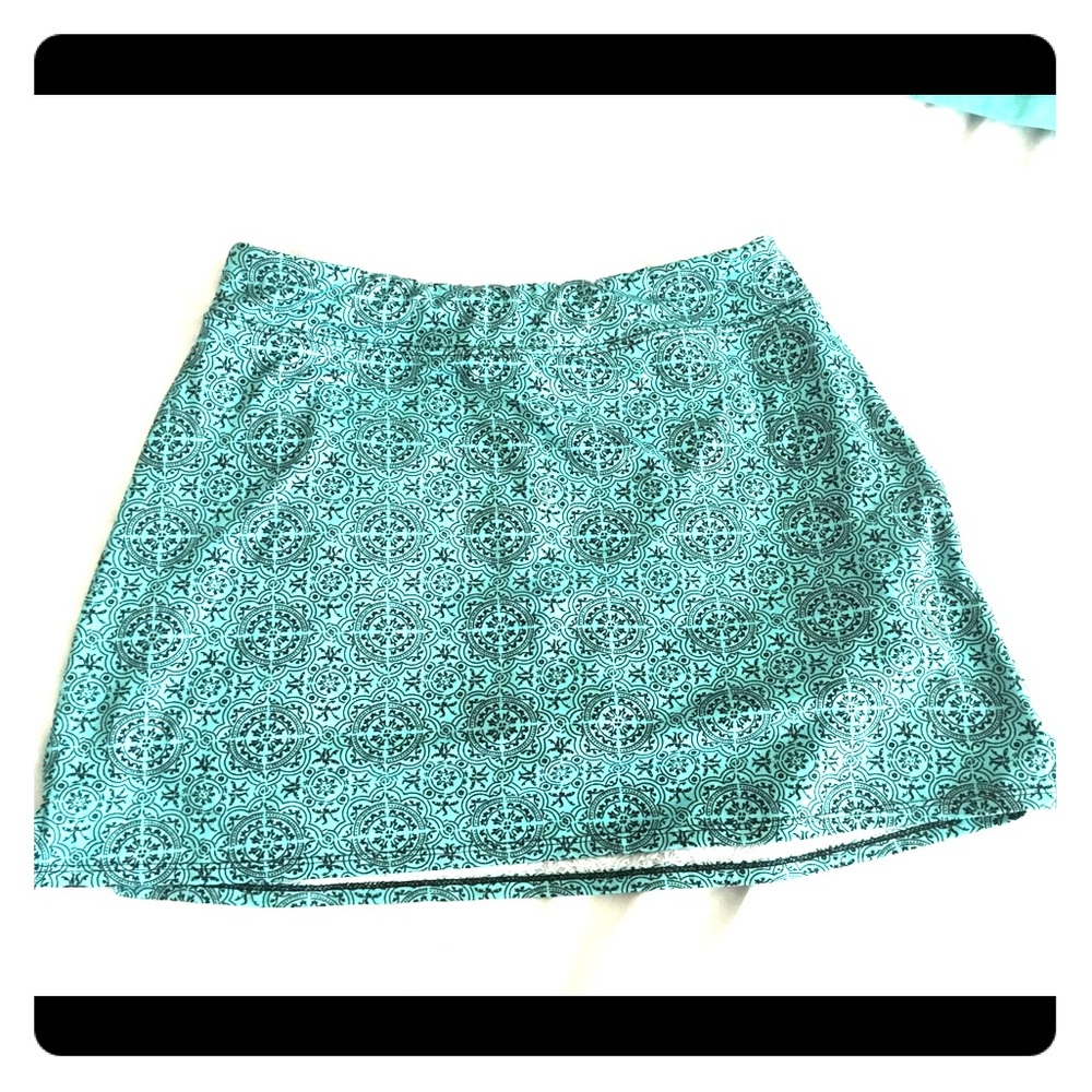 Patterned black and turquoise yoga skort size M